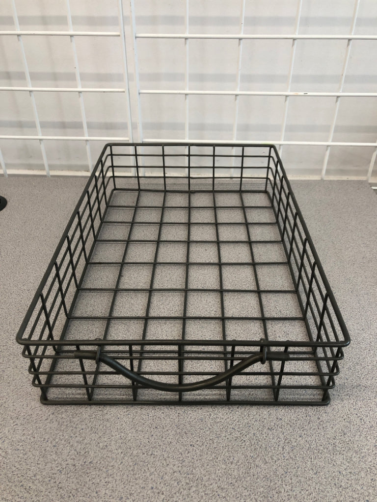 GREY METAL ORGANIZER BIN W/HANDLE.