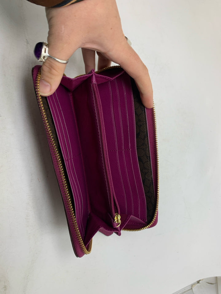 Coach F54007 Accordion Zip Around Wallet