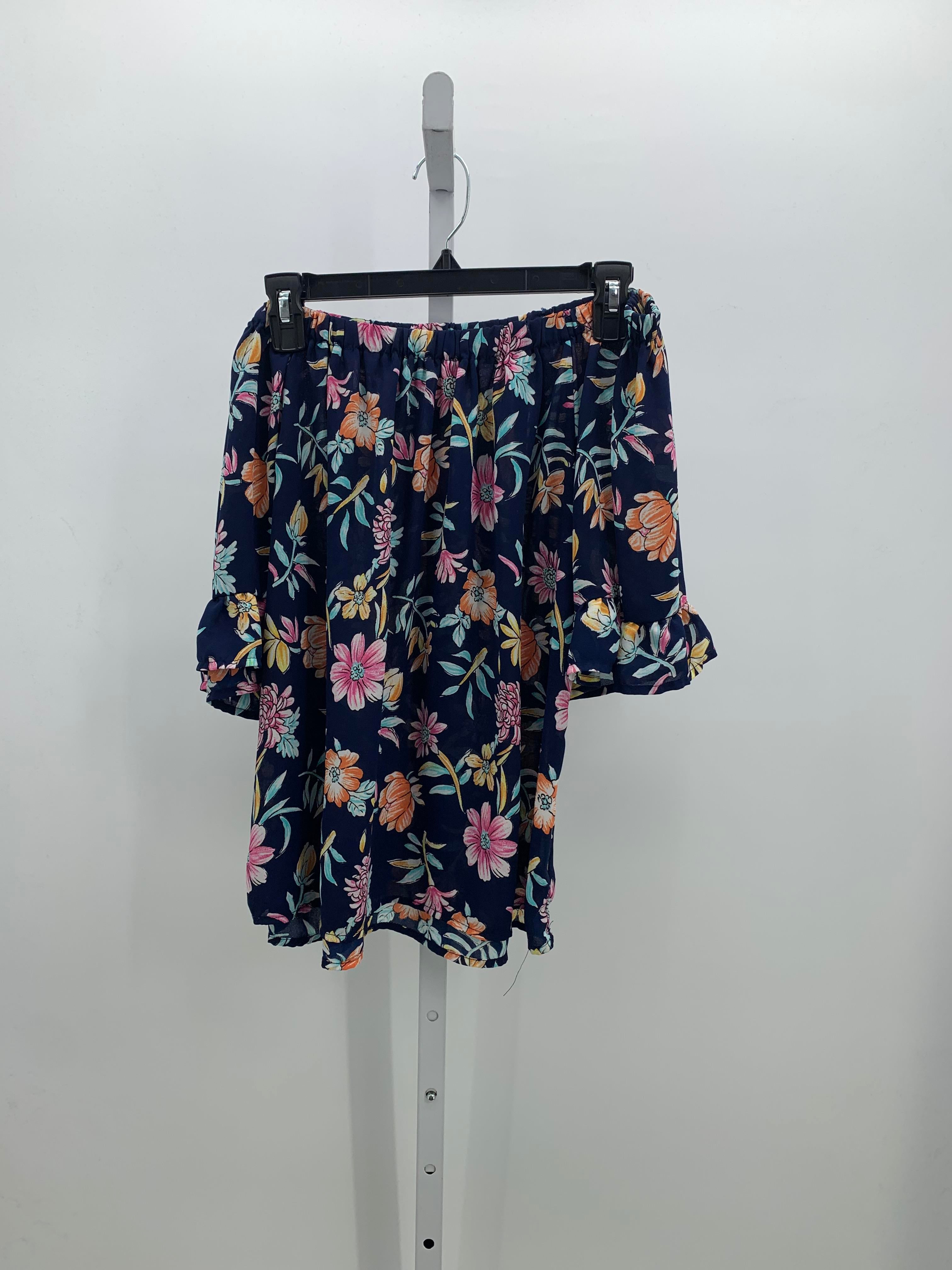 Size Large Juniors Short Sleeve Shirt