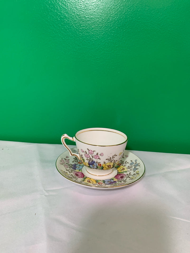 VTG COLORFUL FLORAL TEACUP AND SAUCER.
