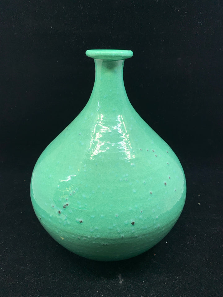 GREEN SKINNY NECK POTTERY VASE.