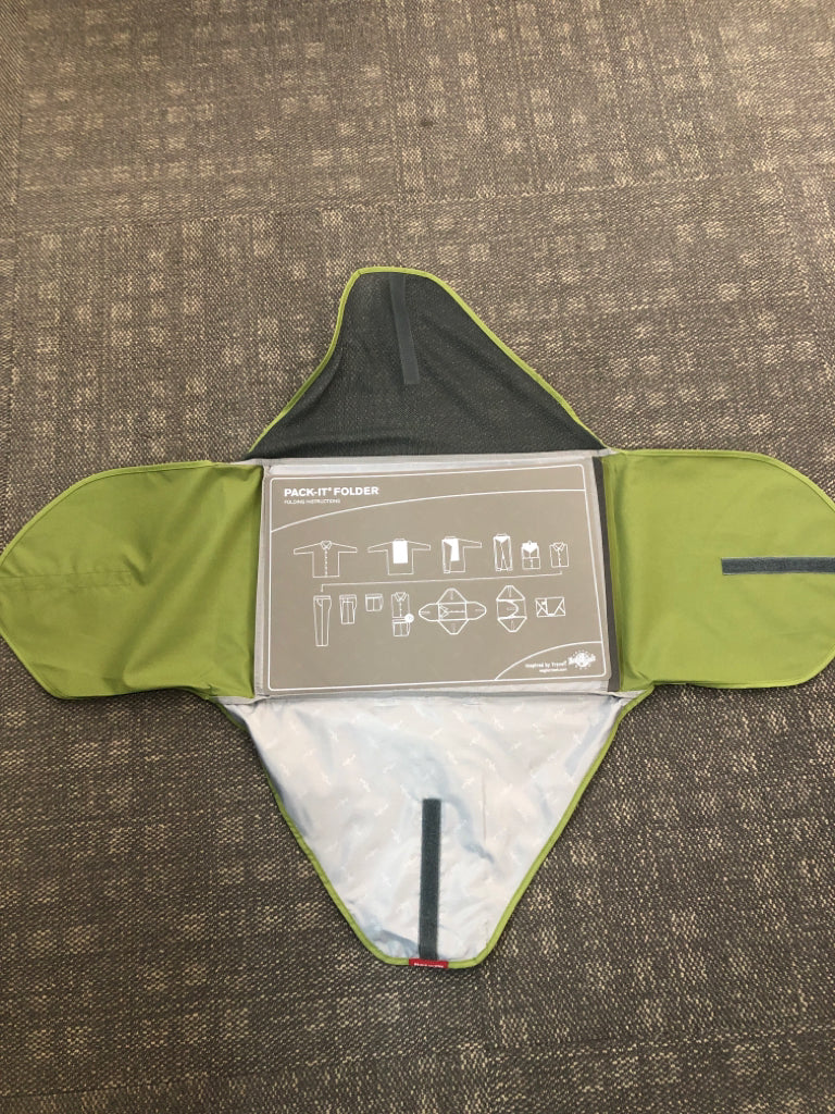 EAGLE CREEK GREEN PACKING CUBE.