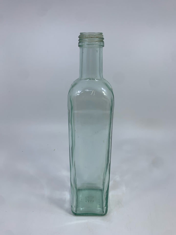 SQUARE CLEAR GLASS BOTTLE DECOR.