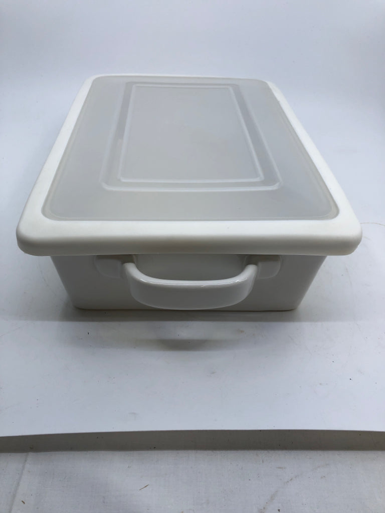LARGE SQUARE STONEWARE W/ LID.