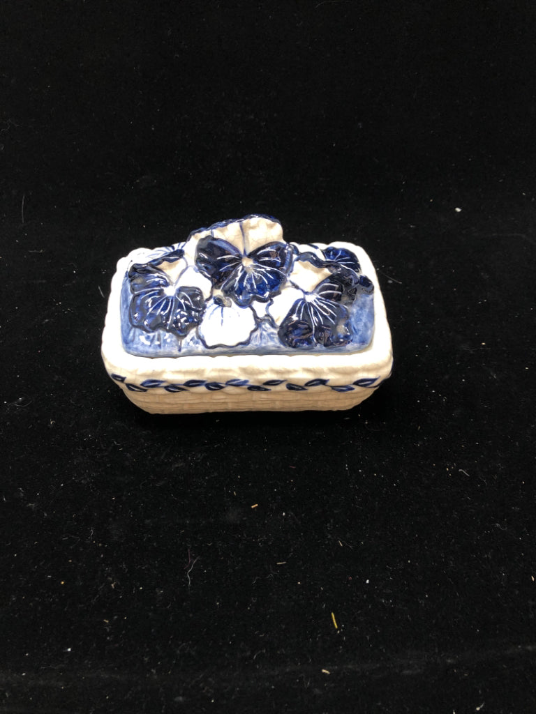 POTTING SHED PANSY COVERED TRINKET DISH-BLUE/WHITE CRACKLE.