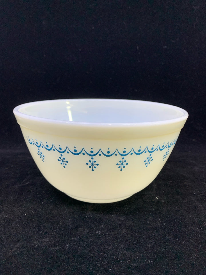 3PC VTG PYREX SNOWFLAKE GARLAND MIXING BOWLS.