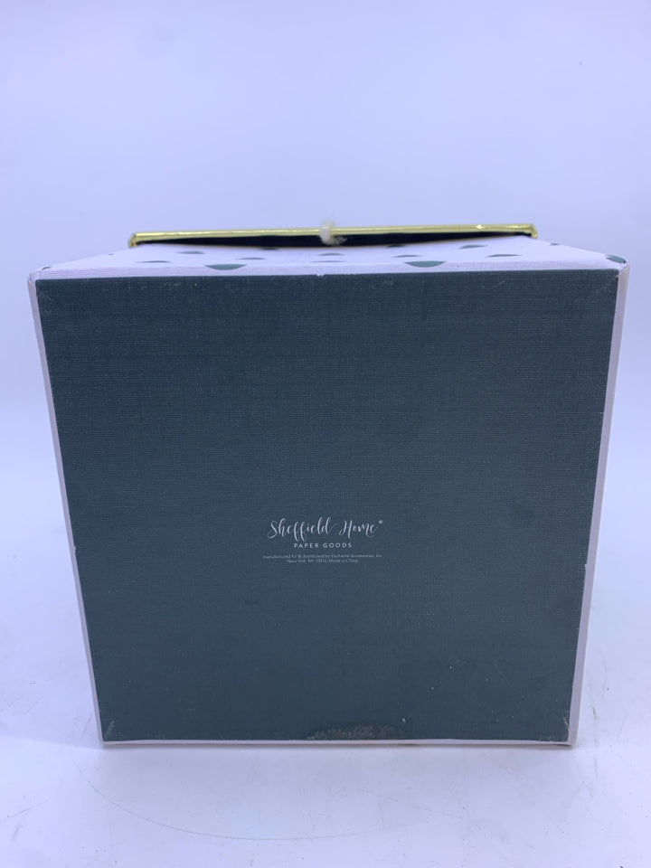 SMALL GREEN AND WHITE TREE GIFT BOX.