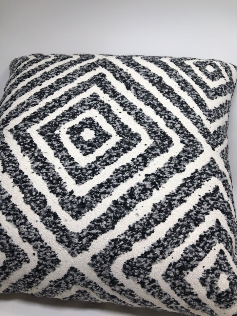 B&W TEXTURED GEOMETRIC PILLOW.