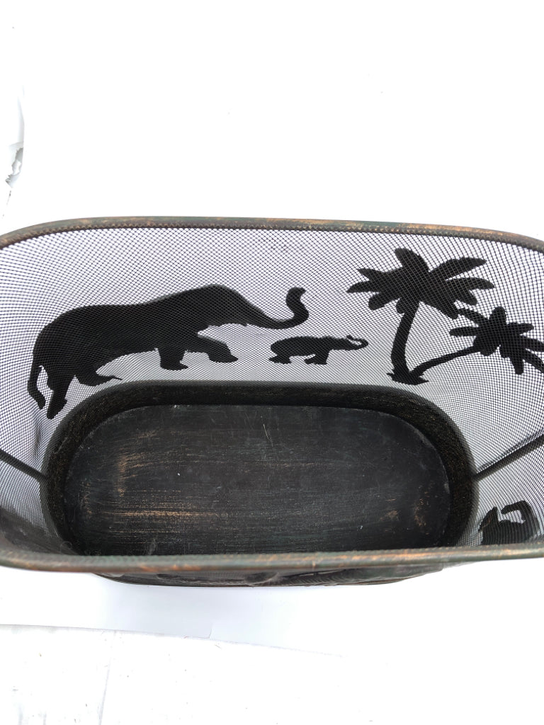 METAL MESH ELEPHANT BASKET W HANDLES.