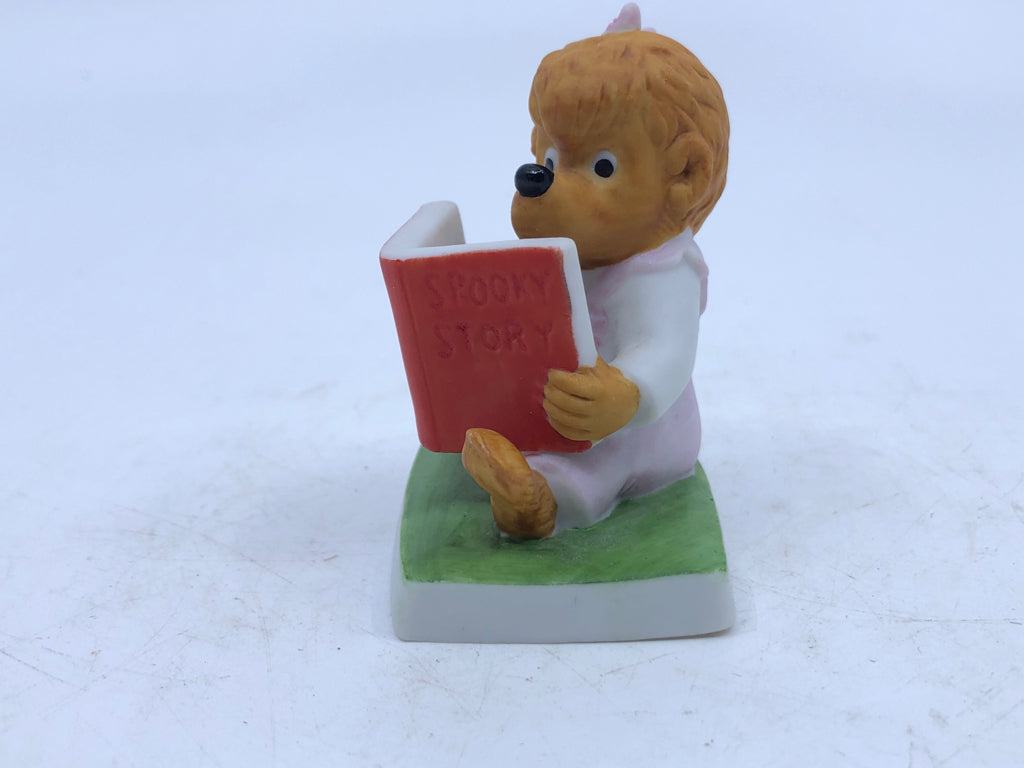 VTG SPOOKY STORY BERENSTAIN BEARS FIGURE.