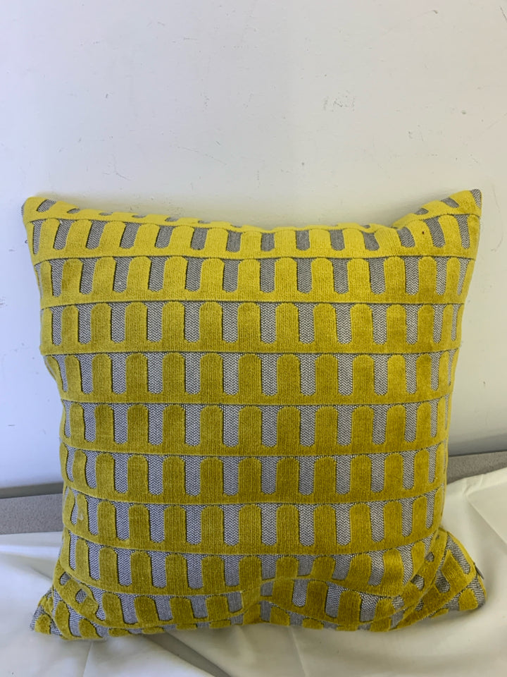 MUSTARD YELLOW PILLOW W/ TEXTURE.