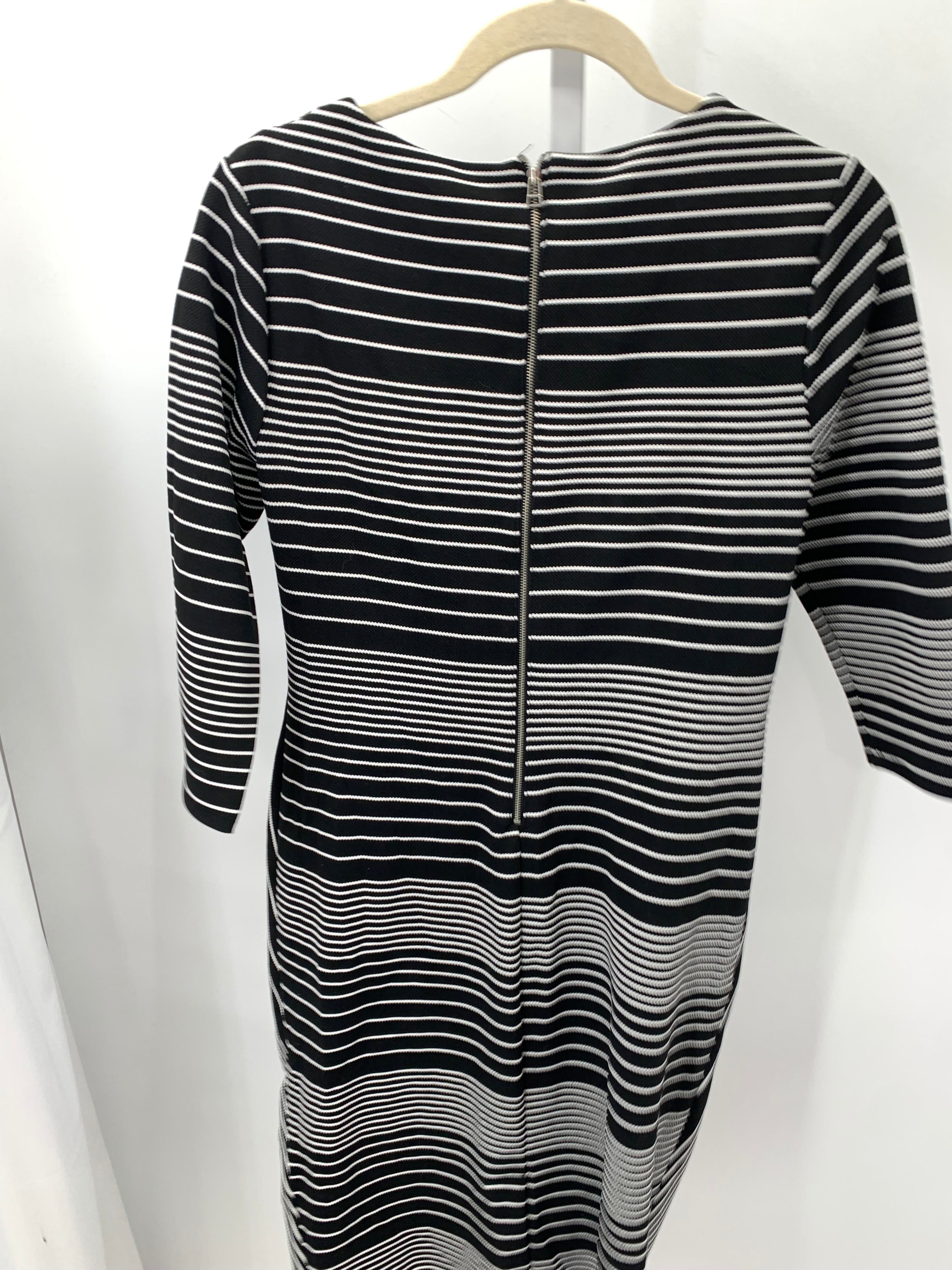 New York & co. Size Medium Misses Long Sleeve Dress