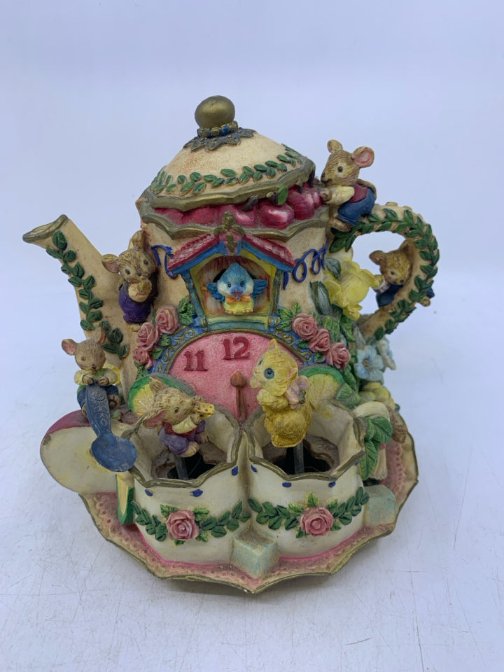 MUSICAL MICE IN TEA POT.