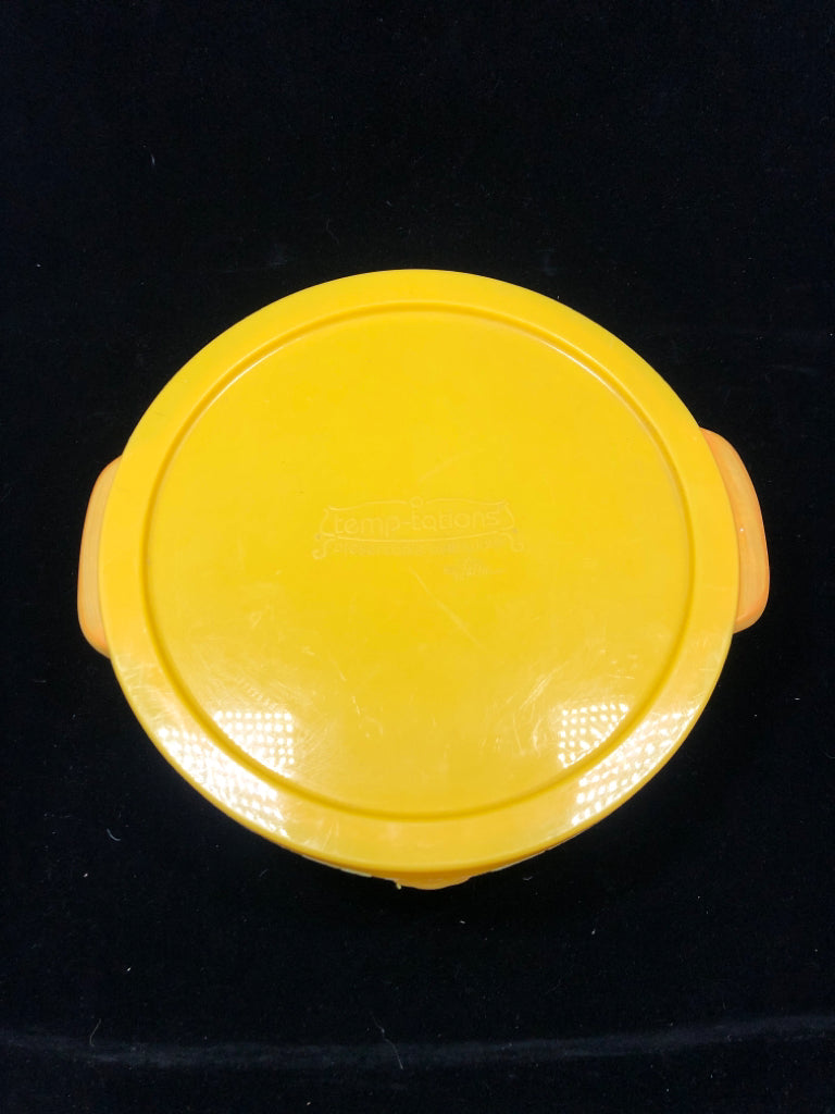 YELLOW CERAMIC CASSEROLE DISH W/LID TEMP-TATIONS.