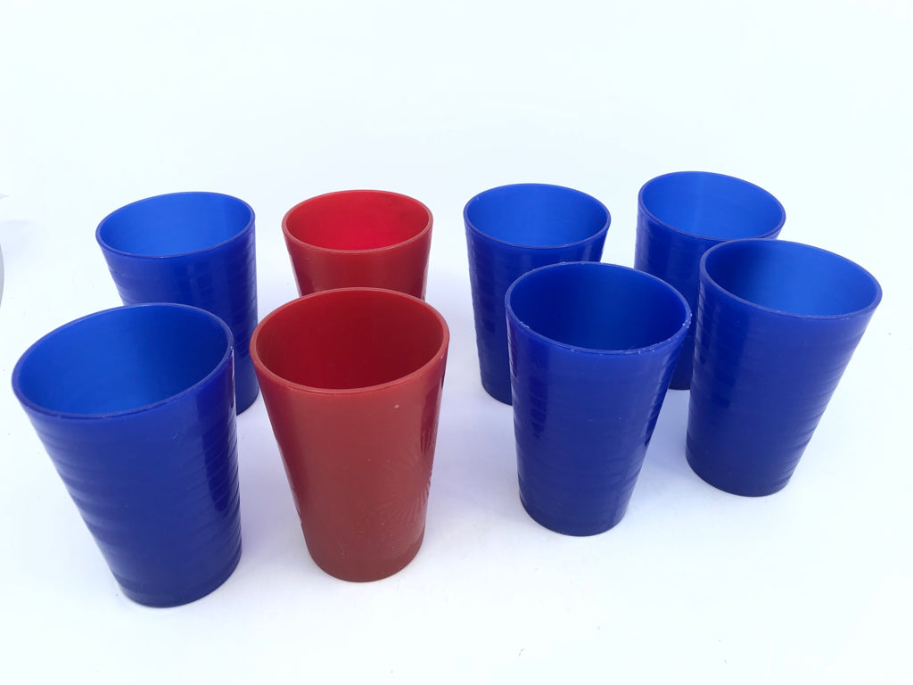 8 PLASTIC KIDS CUPS RED/BLUE.