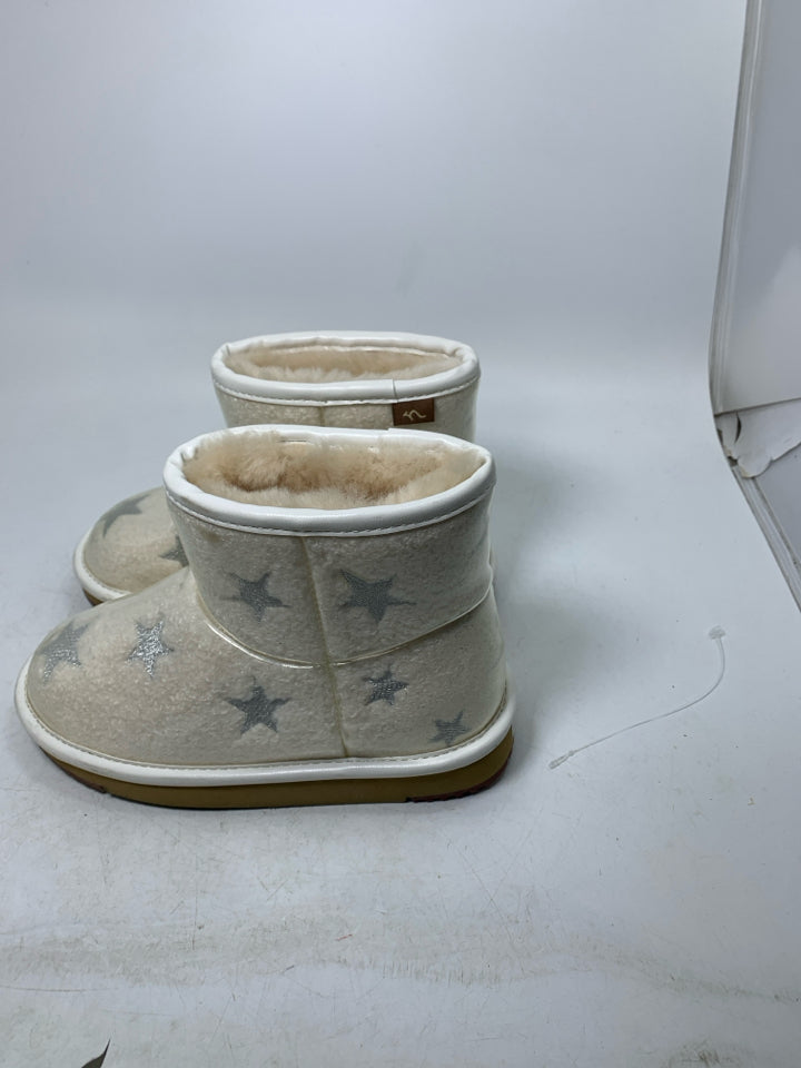 Suttons UGG Australia 8614 Waterproof Short Star Boots