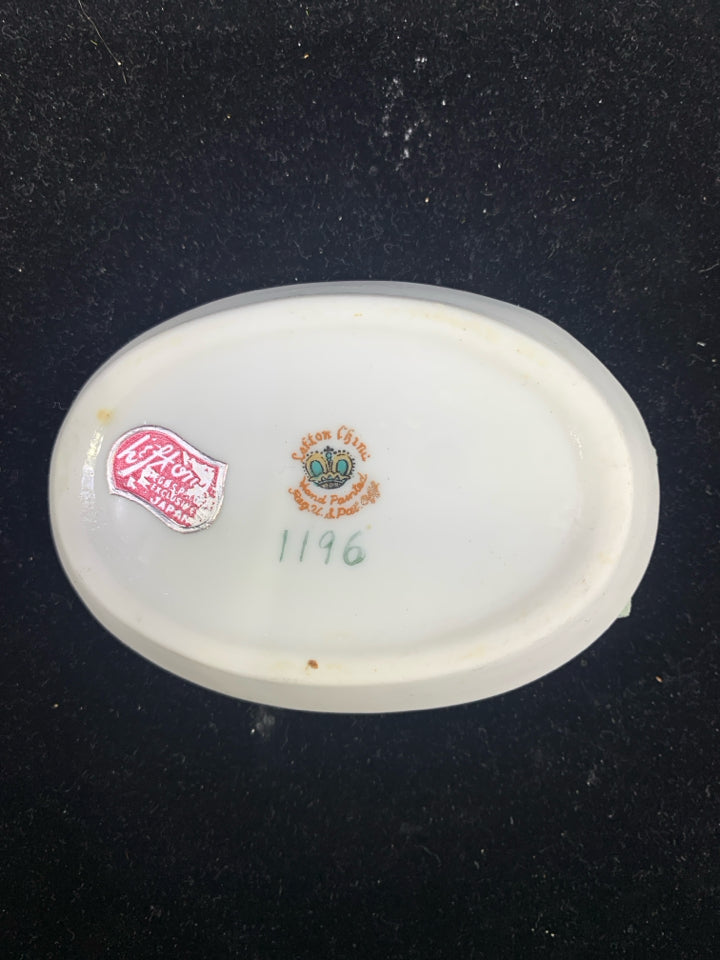 VTG WHITE OVAL ASH TRAY W/ EMBOSSED PINK FLOWERS.