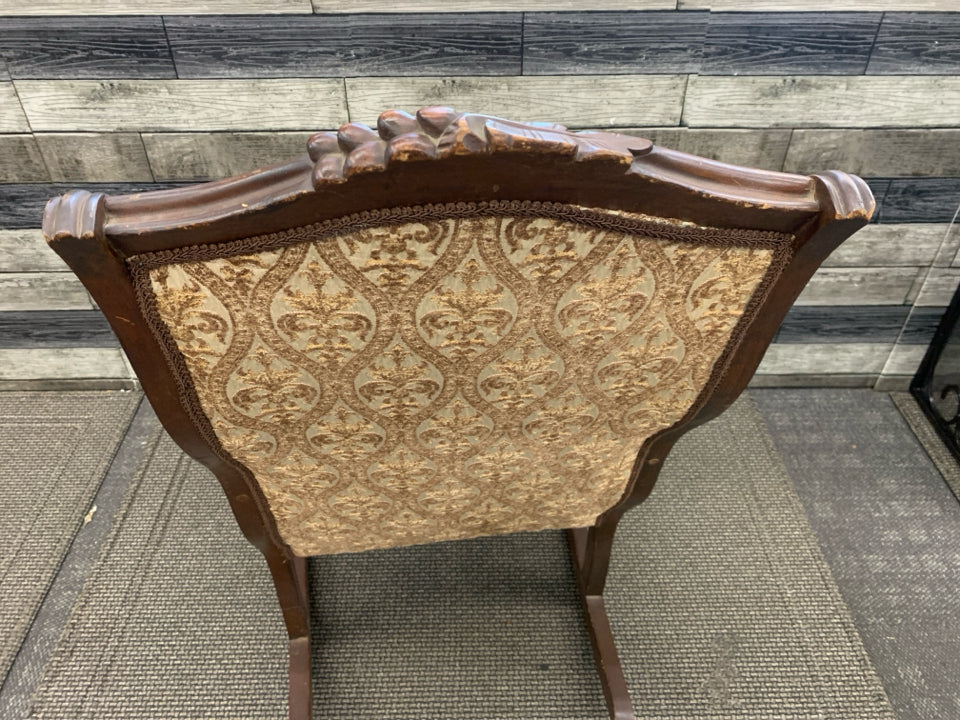 VTG YELLOW PATTERN ROCKER.