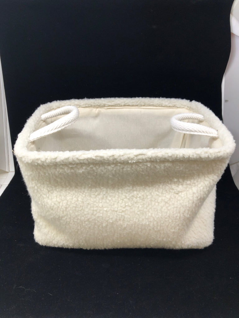 SHERPA STORAGE BIN W/HANDLES.