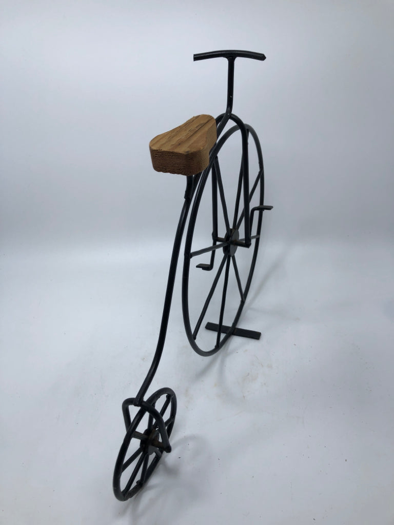 BLACK METAL BIKE DECOR.