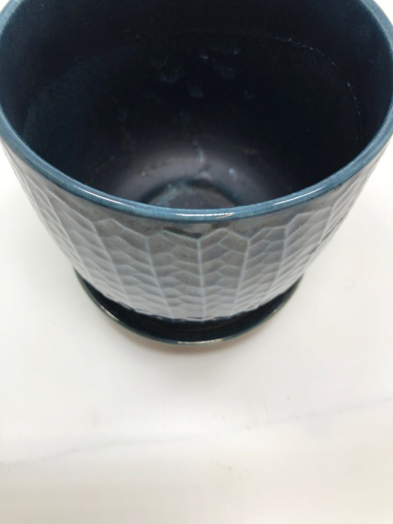 BLUE PLANTER W/HERRINGBONE PATTERN.