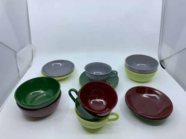 16PC VTG COLORFUL GLASS SERVING SET - 4 CUPS, 4 SAUCERS, 4 BOWLS, 4 SMALL BOWLS.