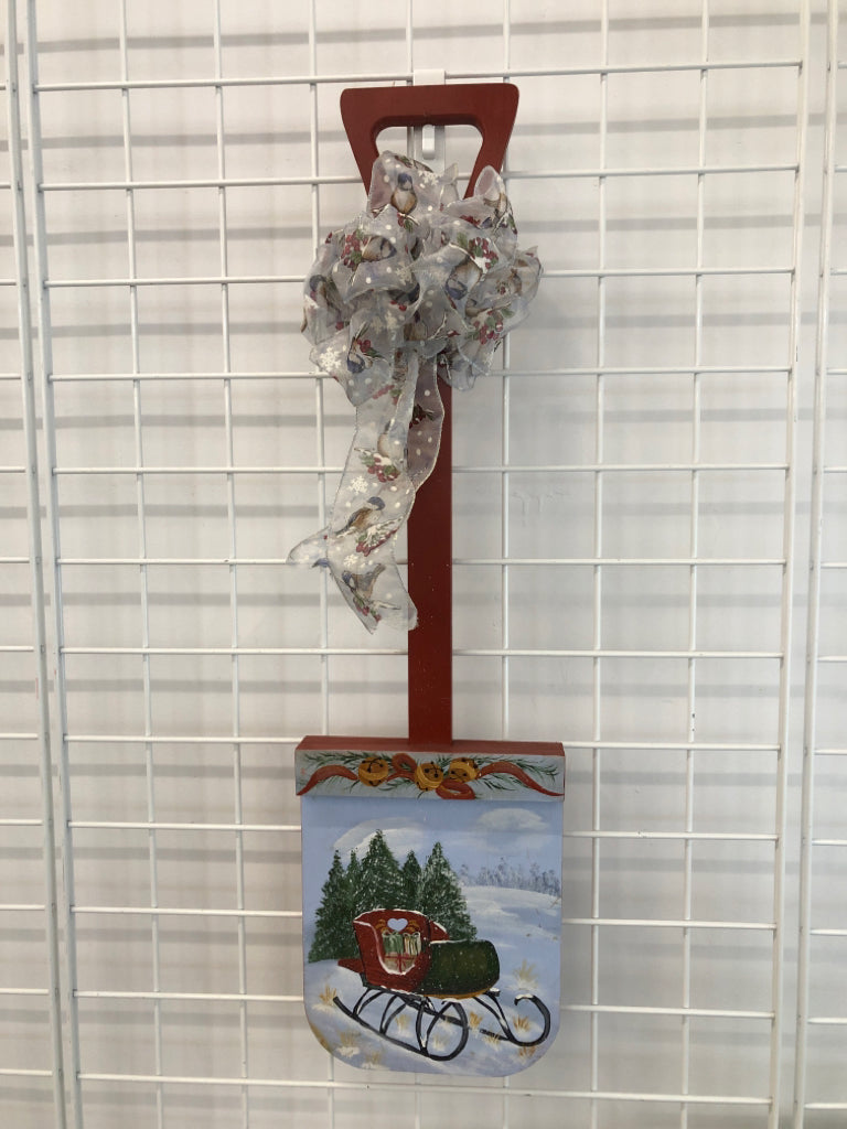 VTG PAINTED WOOD SHOVEL W/ CHRISTMAS SCENE.