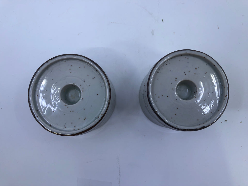 2 WHITE W/ BROWN SPECKLED TAPERED CANDLE HOLDERS W/ SCROLL DESIGN BAND.