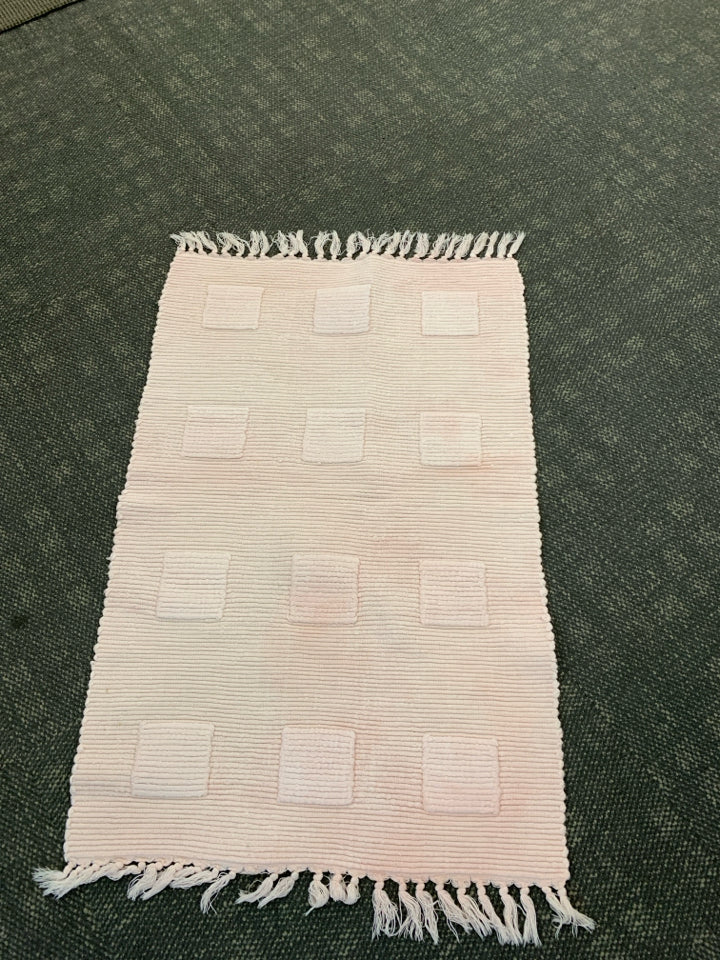LIGHT PINK RUG W/SQUARE DESIGN.