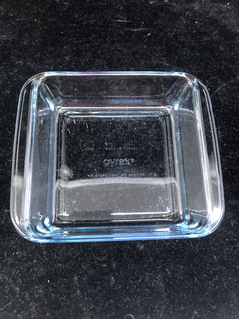 NIB 6 PC LITTLE PYREX BAKING DISHES.