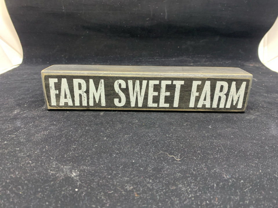 FARM SWEET FARM BLOCK SIGN.