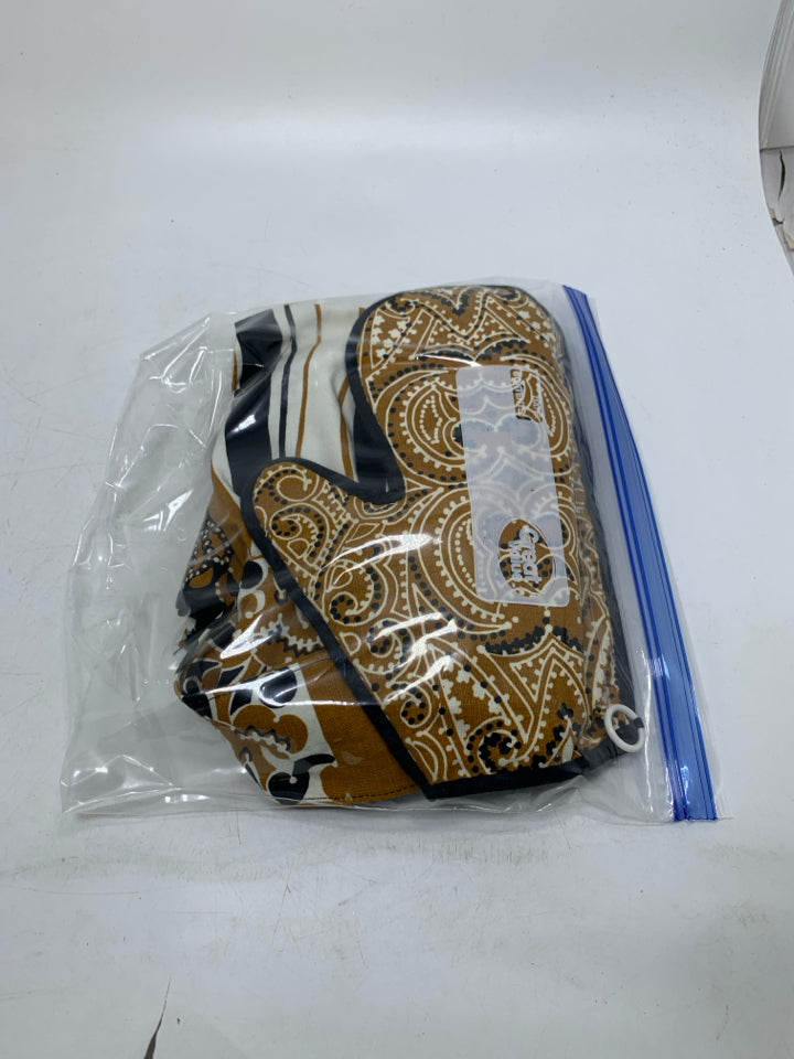 3 PC BROWN/BLACK PAISLEY PATTERN OVEN MITT APRON & KITCHEN TOWEL IN BAG.