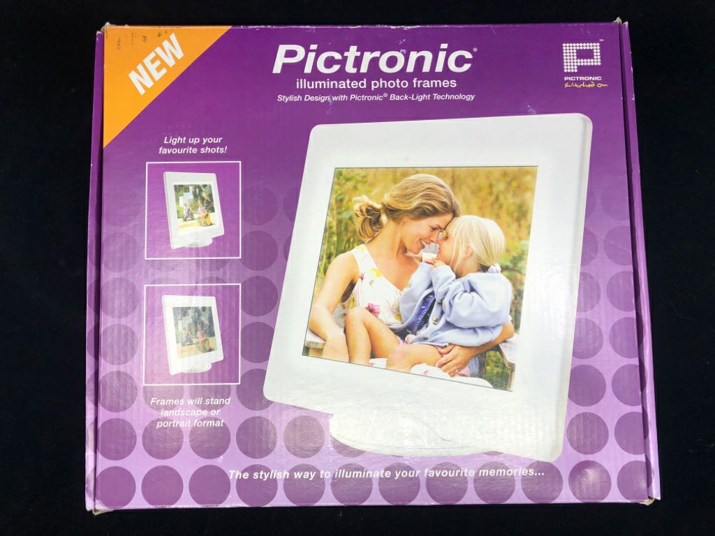 NIB PICTRONIC PHOTO FRAME.