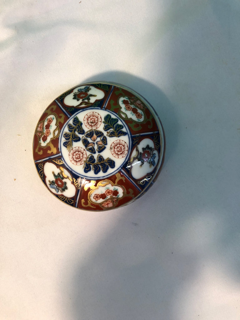 RED/BLUE CIRCLE ASIAN STYLE TRINKET BOX.