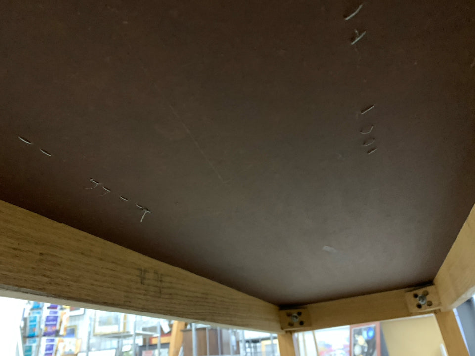 LIGHT WOOD COFFEE TABLE.