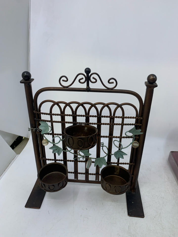 METAL FENCE W/ 3 TEA LIGHT HOLDERS/IVY.