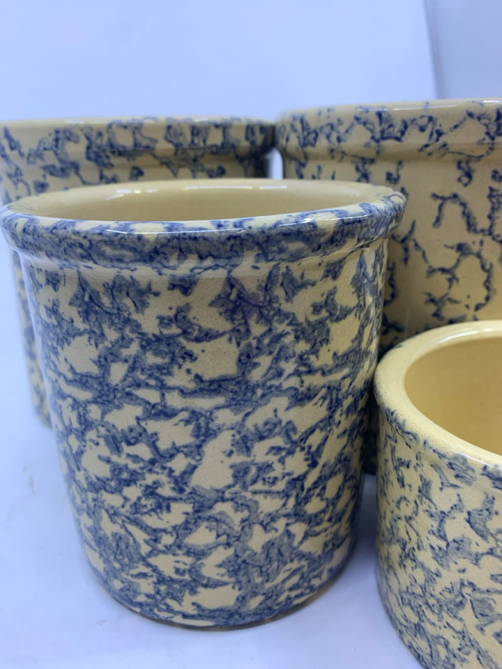 4 BLUE SPONGE CROCKS.