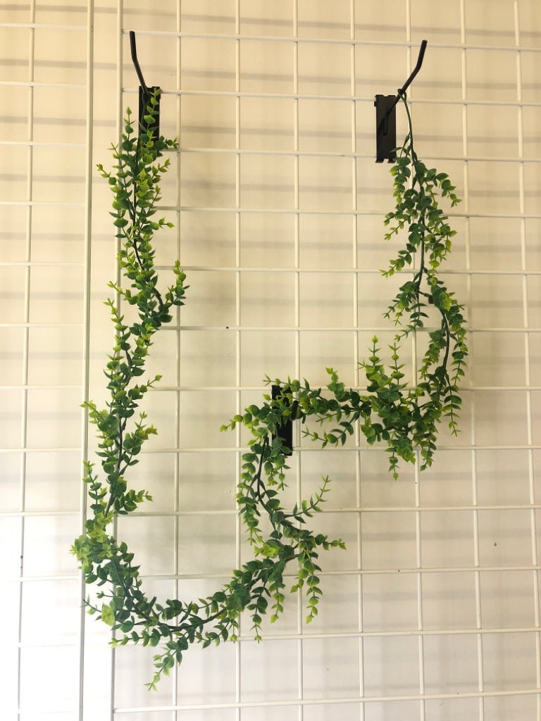 FAUX GREENS GARLAND.