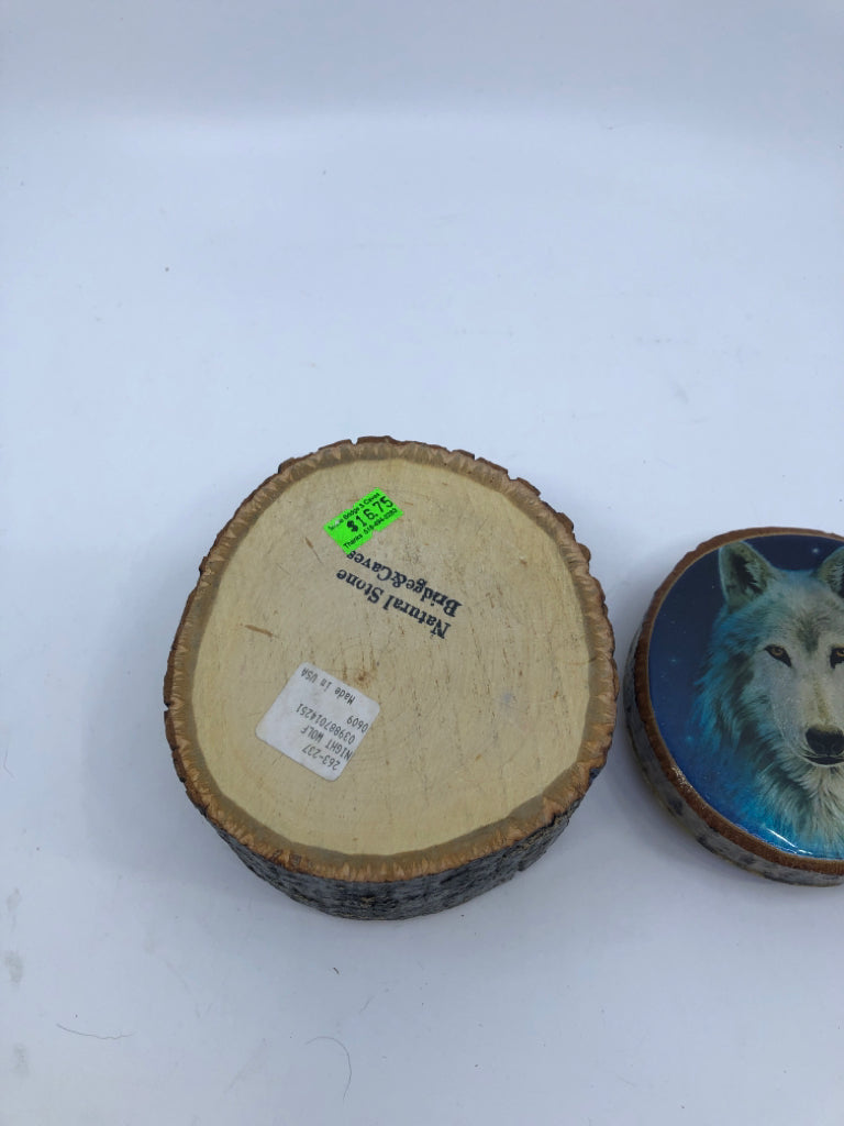 WOLF WOOD TRINKET BOX.