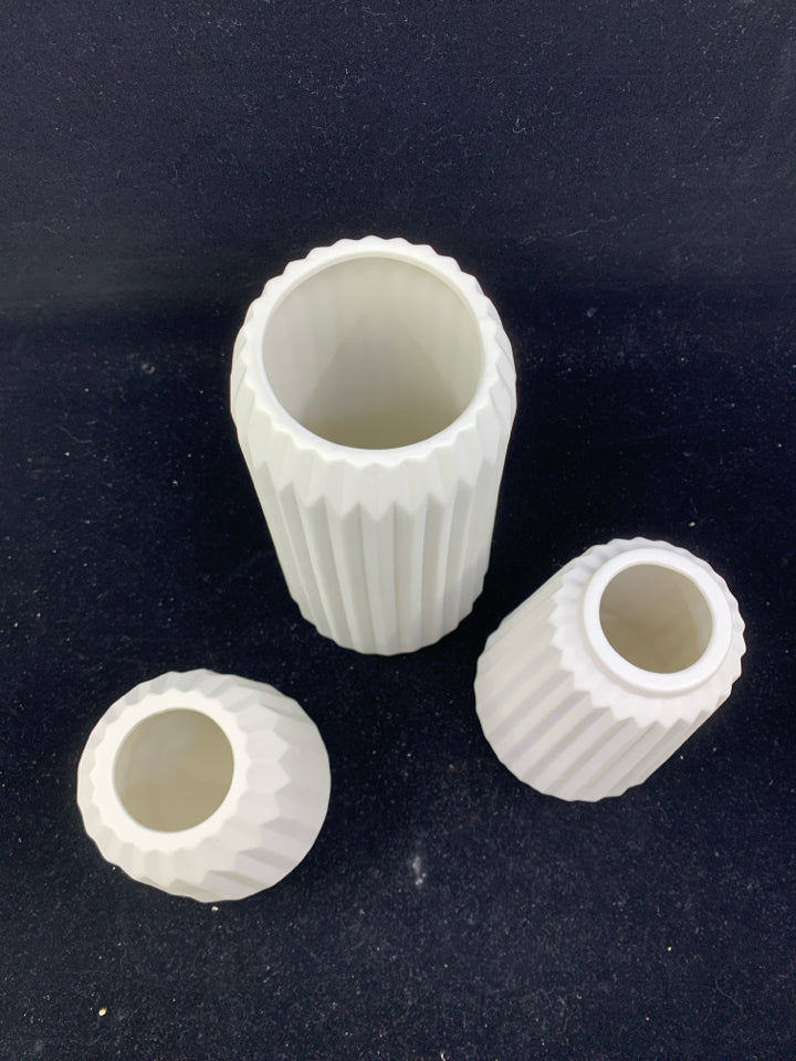 3 CERAMIC RIBBED VASES.