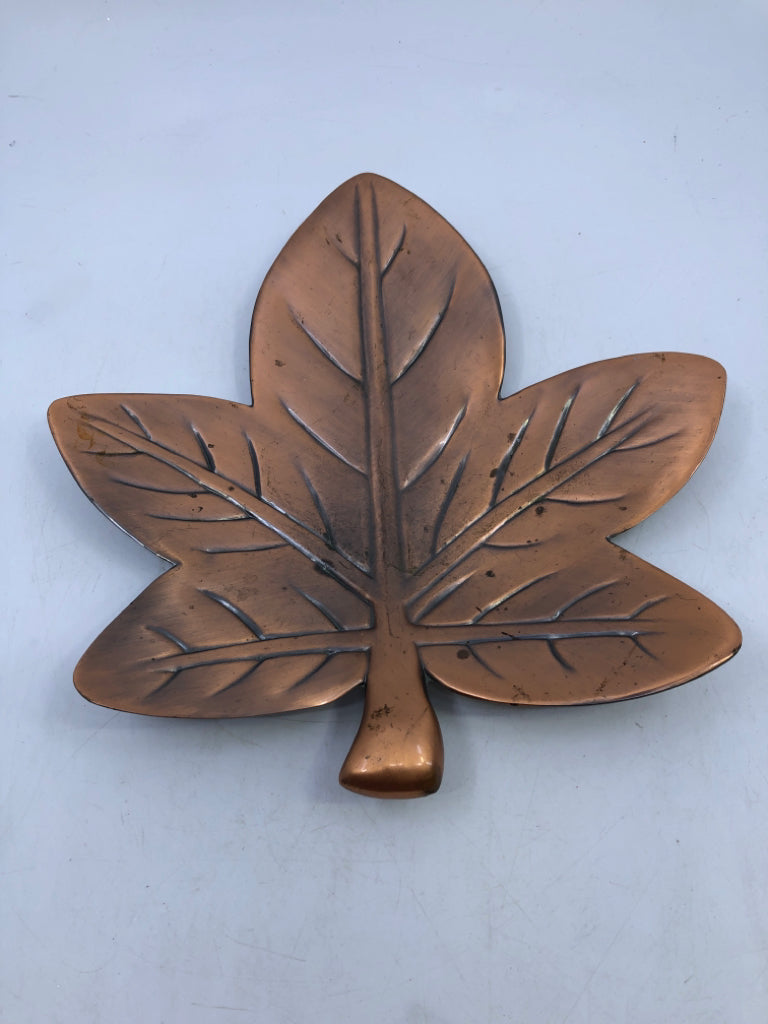 BRONZE LEAF SHAPED DISH DECOR.