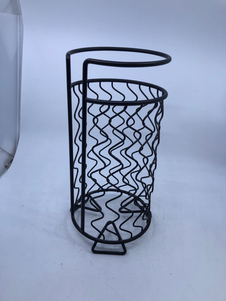 BROWN ZIGZAG PATTERN PAPER TOWEL HOLDER.