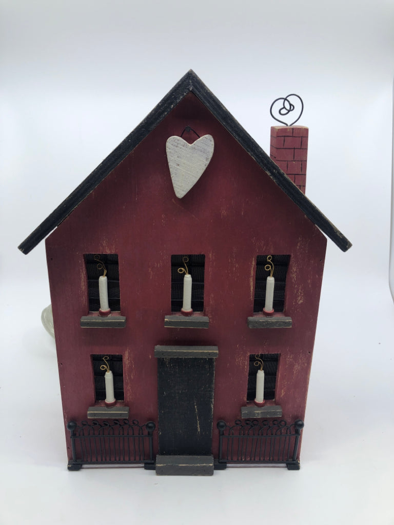 PRIMITIVE RED HOUSE LIGHT UP W/HEART.