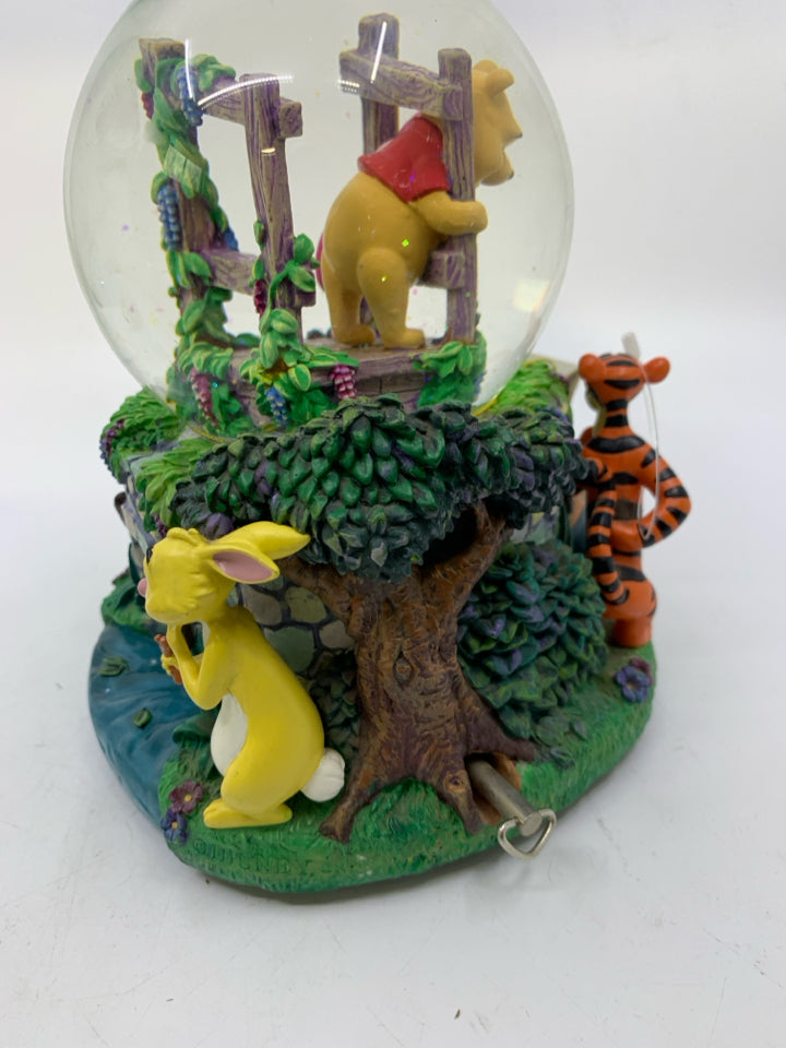 WINNIE POOH AND FRIENDS LARGE SNOW GLOBE MUSIC WORKING .