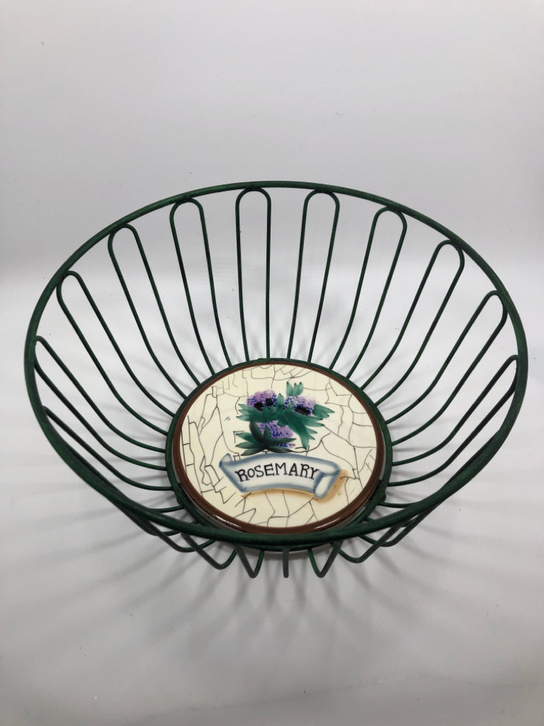 ROSEMARY TILE BOTTOM METAL BASKET.