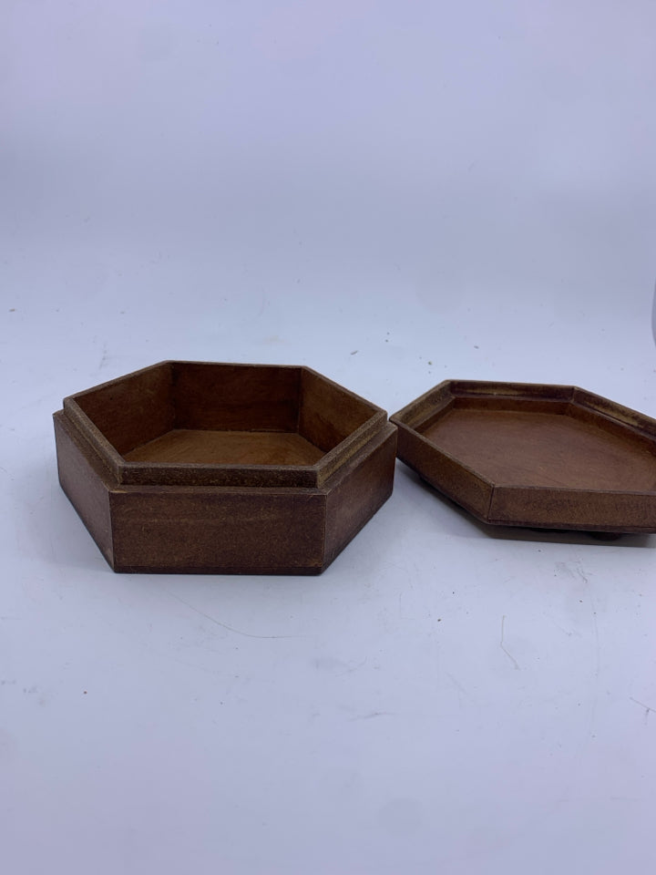 HEXAGON SHAPED WOOD BOX W/ TEXTURED TOP.