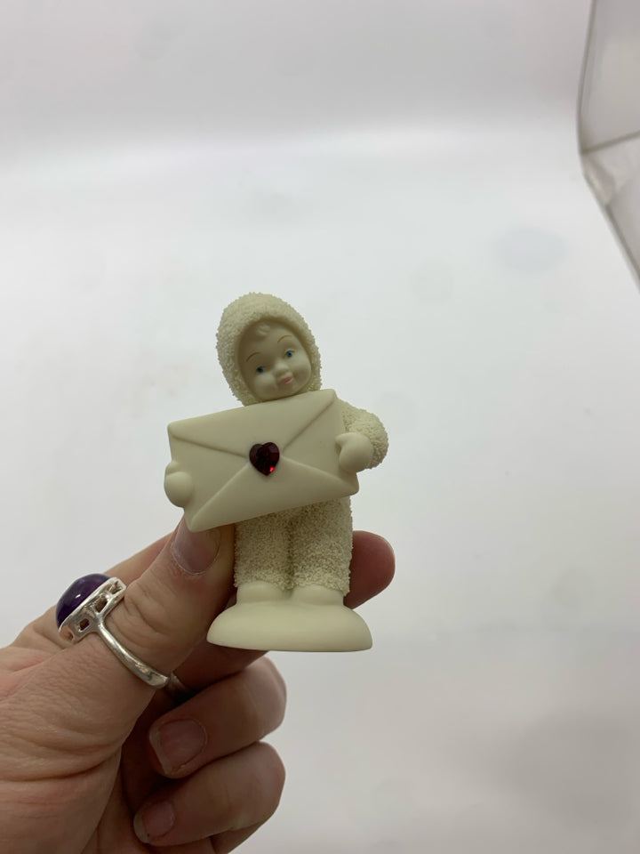 SMALL SNOWBABY HOLDING ENVELOPE W/ RED HEART.