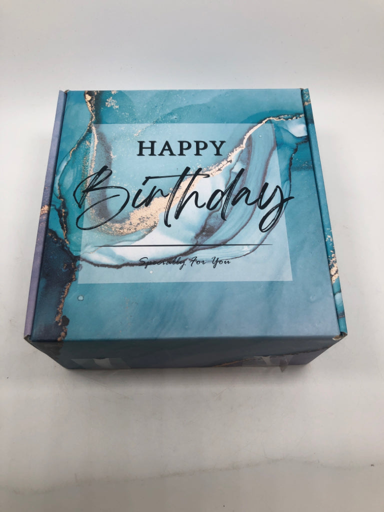 9PC BLUE THEMED HAPPY BIRTHDAY GIFT BOX.