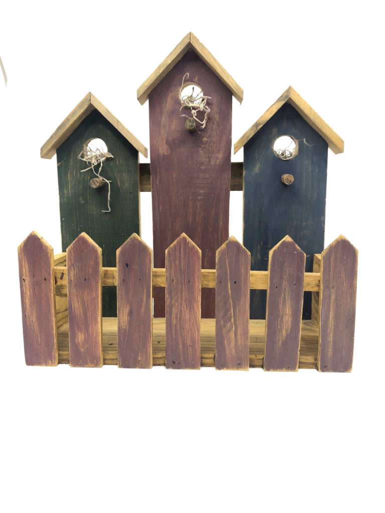 PRIMITIVE 3 BIRD HOUSES W FENCE HANGING PLANTER.