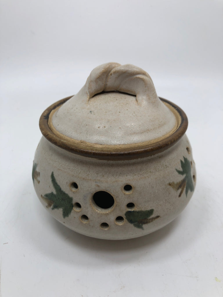 CERAMIC GARLIC KEEPER W/LID+LEAF DESIGN.
